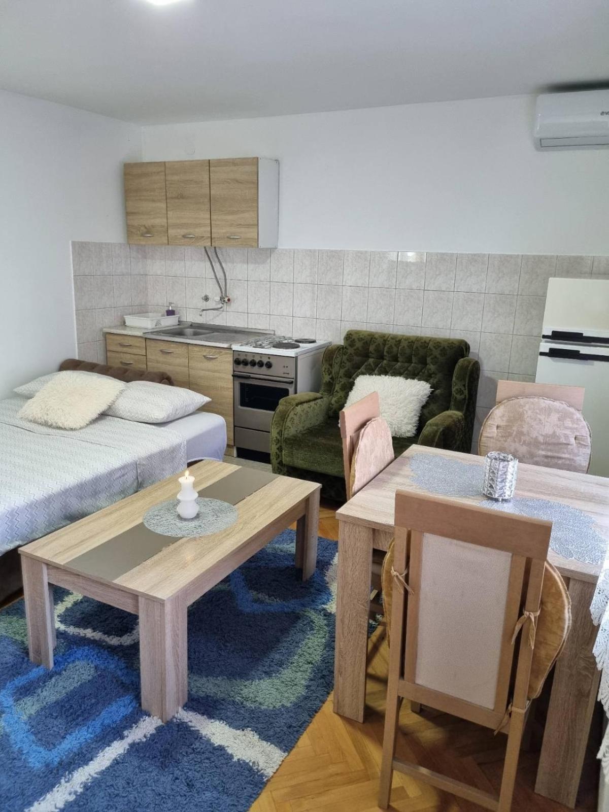 Family Apartmani Le Leskovac  Habitación foto